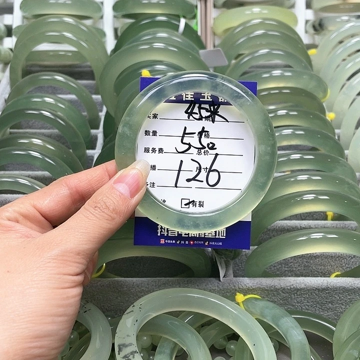 蛇纹石玉手镯未镶嵌忧***?