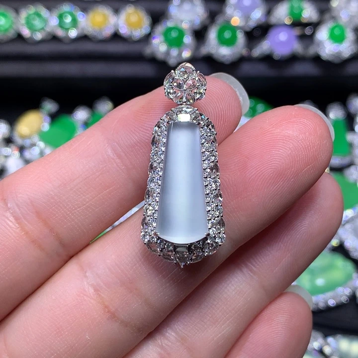 翡翠18K金镶嵌颈饰玻璃无事柱