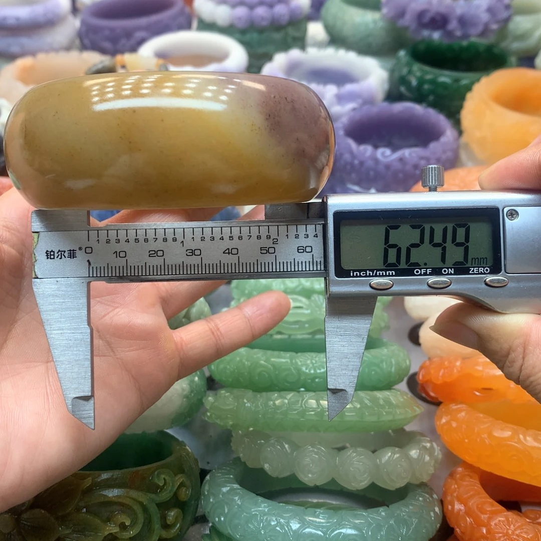 未镶嵌手镯石英质玉
