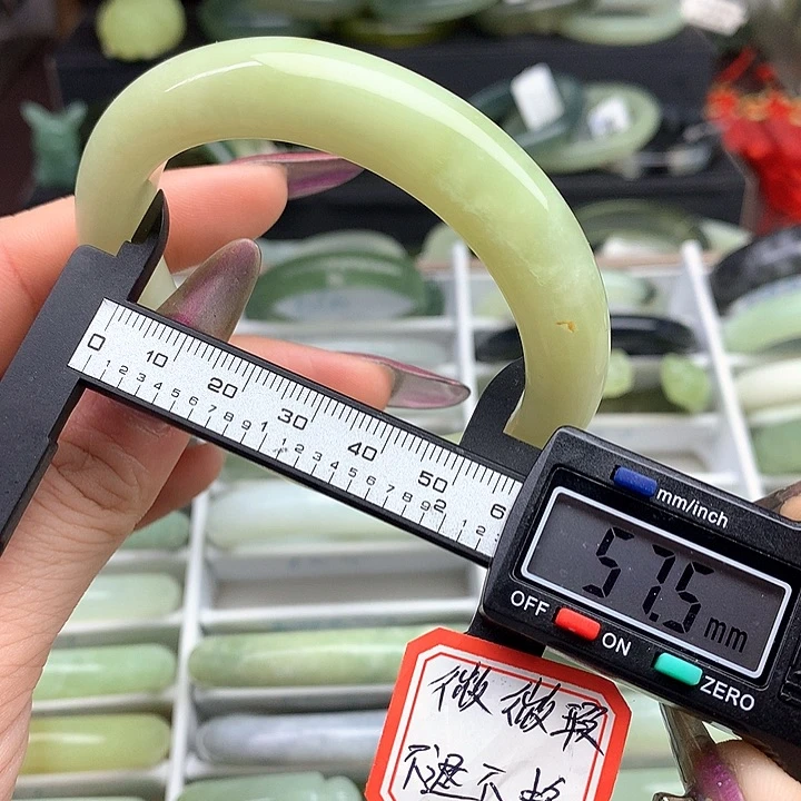 蛇纹石玉手镯未镶嵌667