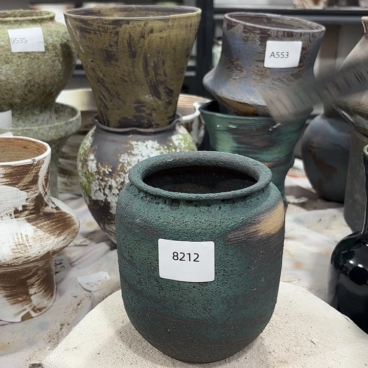 摆件高16，口9，有孔8212