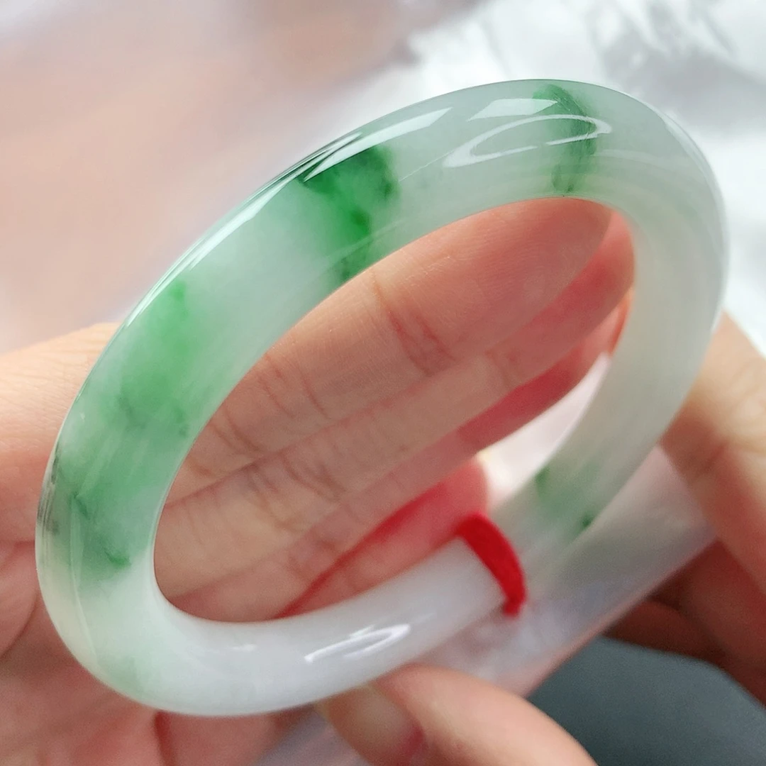 翡翠手镯未镶嵌，369