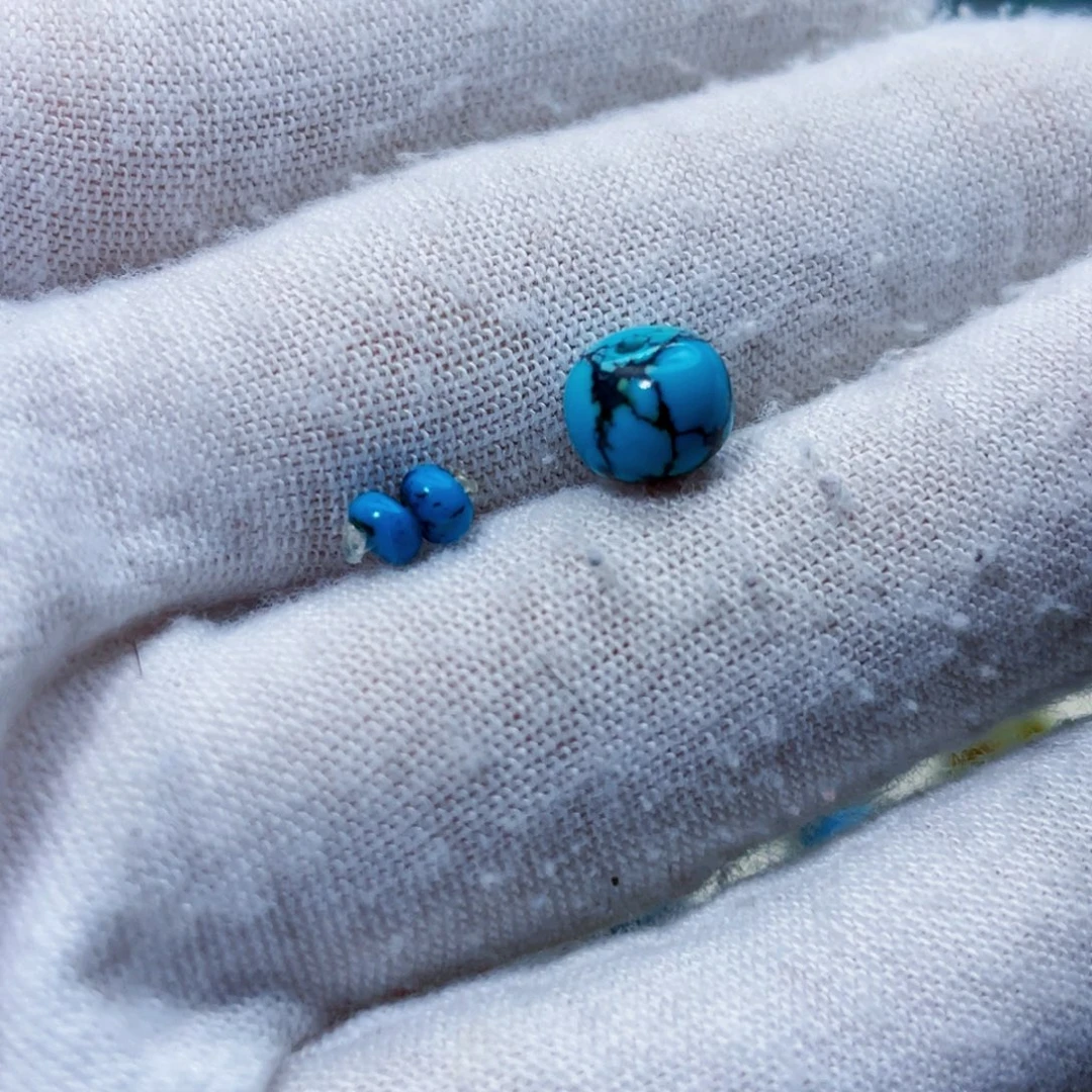 绿松石未镶嵌饰品