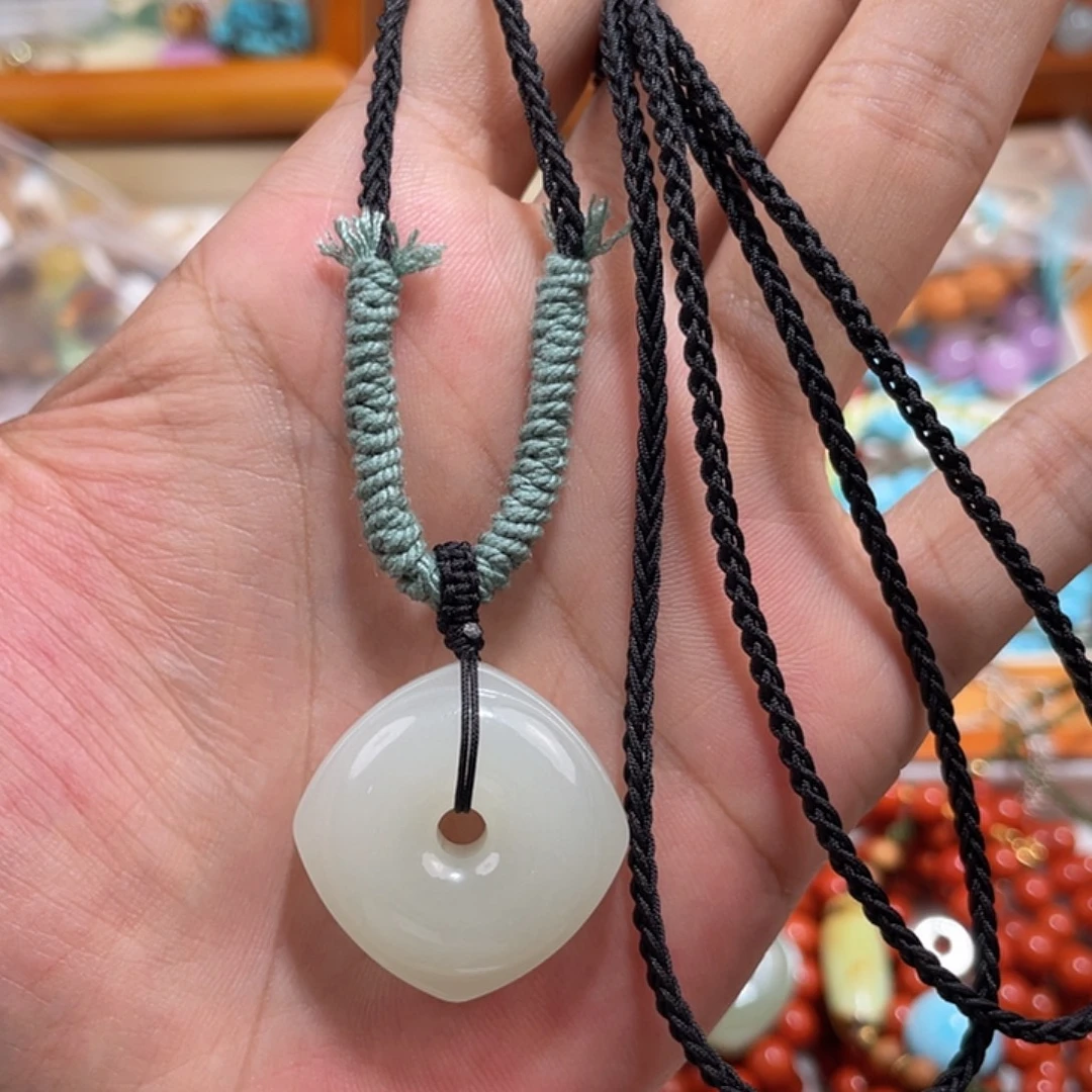 嘎****和田玉未镶嵌吊坠(赠链)