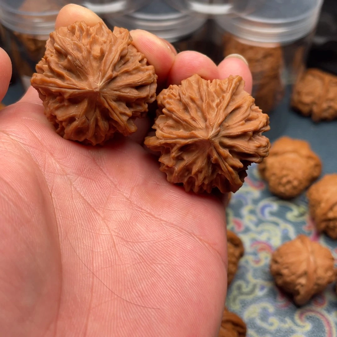 文玩核桃把件三棱