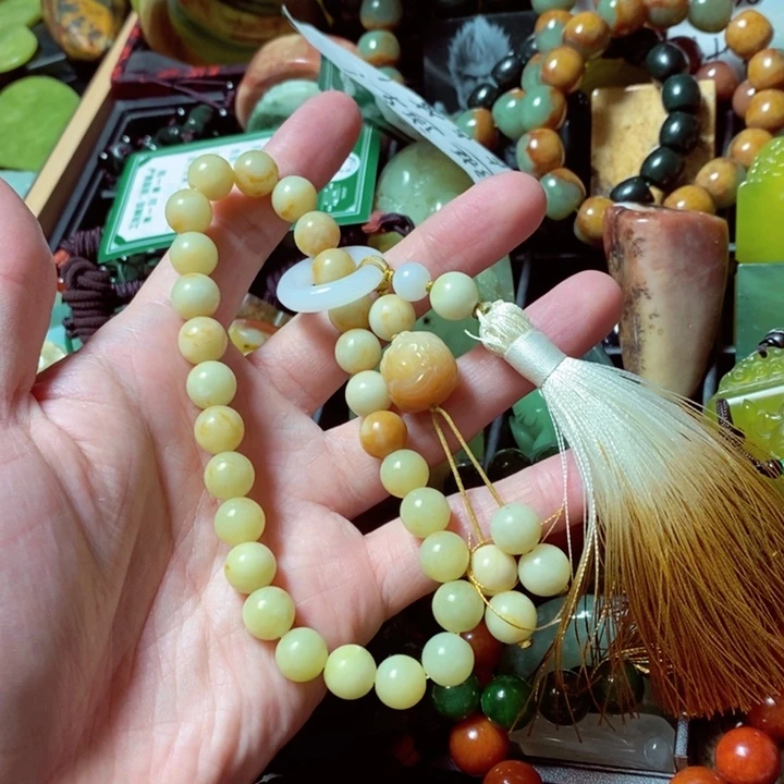 蛇纹石玉颈饰未镶嵌