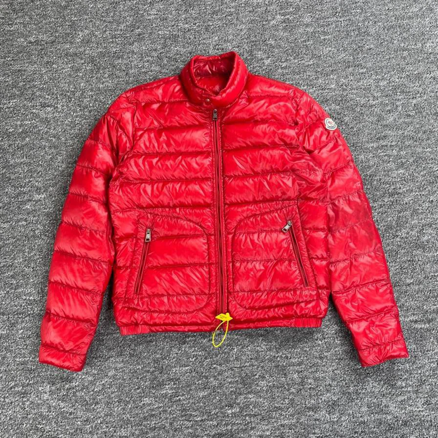 95新 蒙口 7096/ 红色logo贴饰立领薄款羽绒服外套/1码/95新
