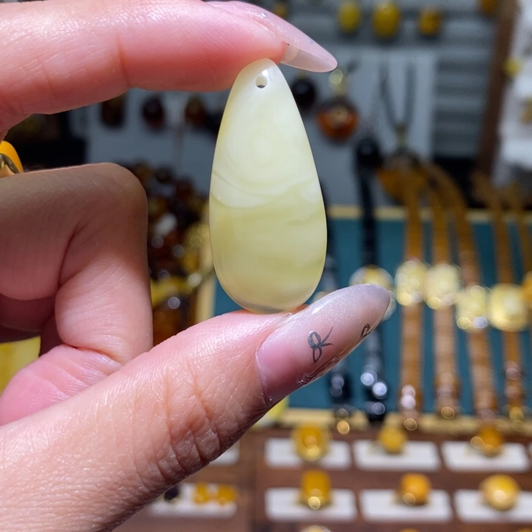 未镶嵌琥珀裸石成品