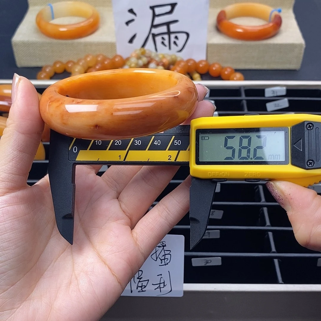 未镶嵌石英质玉（黄龙玉）手镯6号