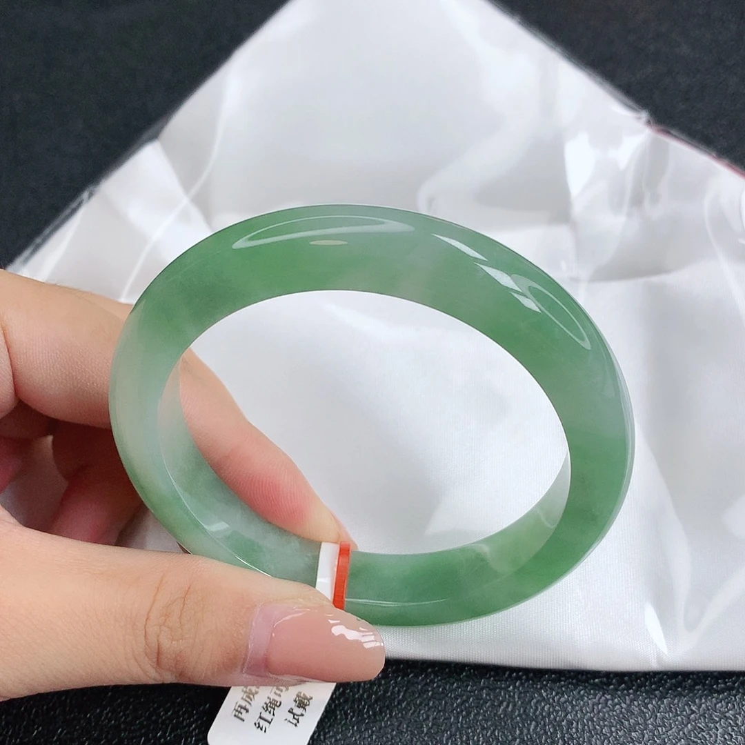 【闪购商品】未镶嵌手镯翡翠，57