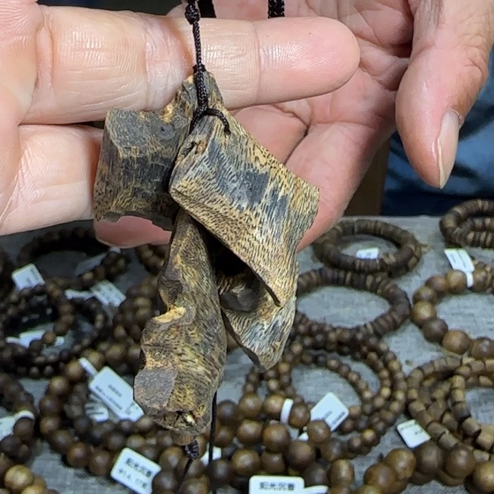 沉香碎屑沉香车挂