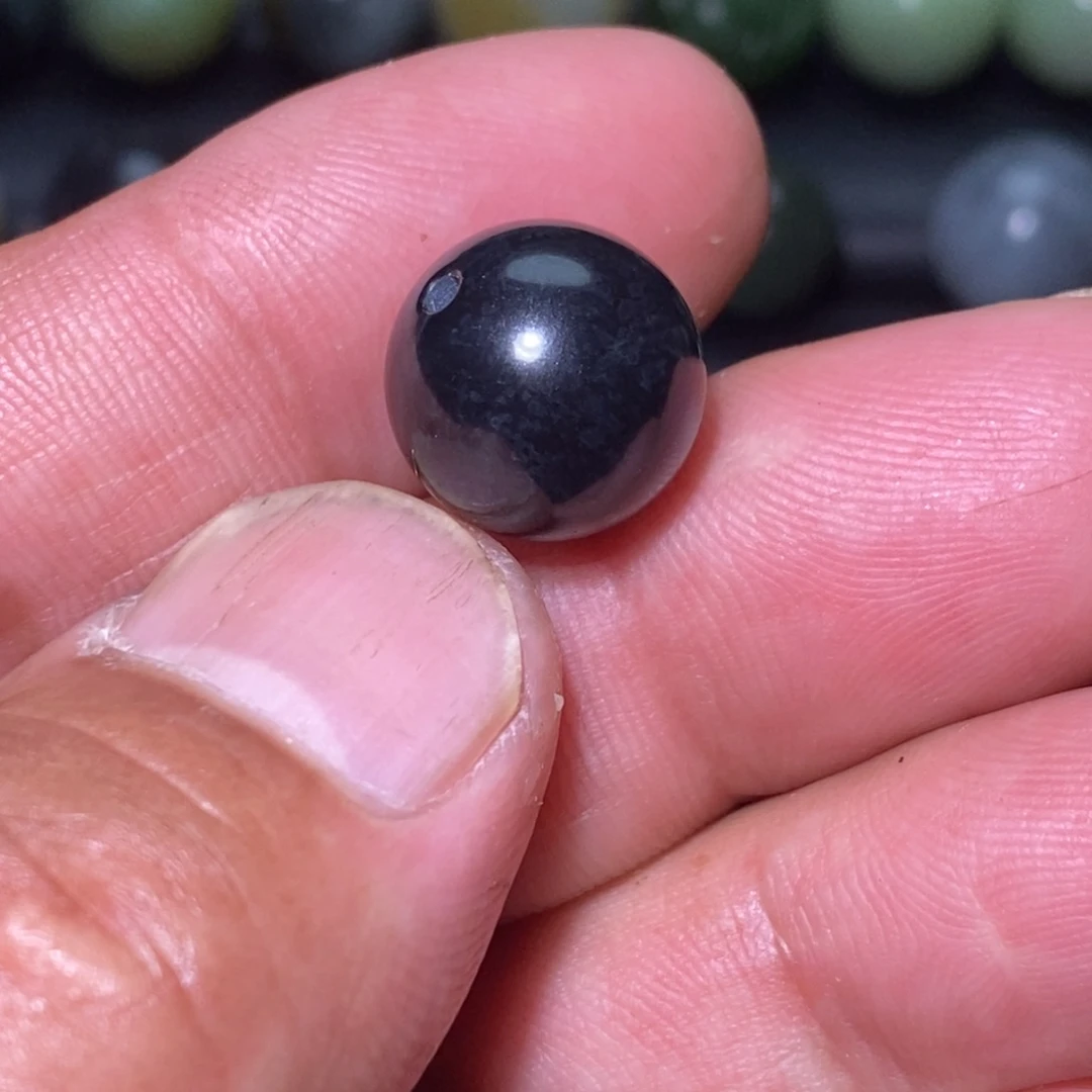 和田玉（糖玉）未镶嵌珠宝半成品百**衣