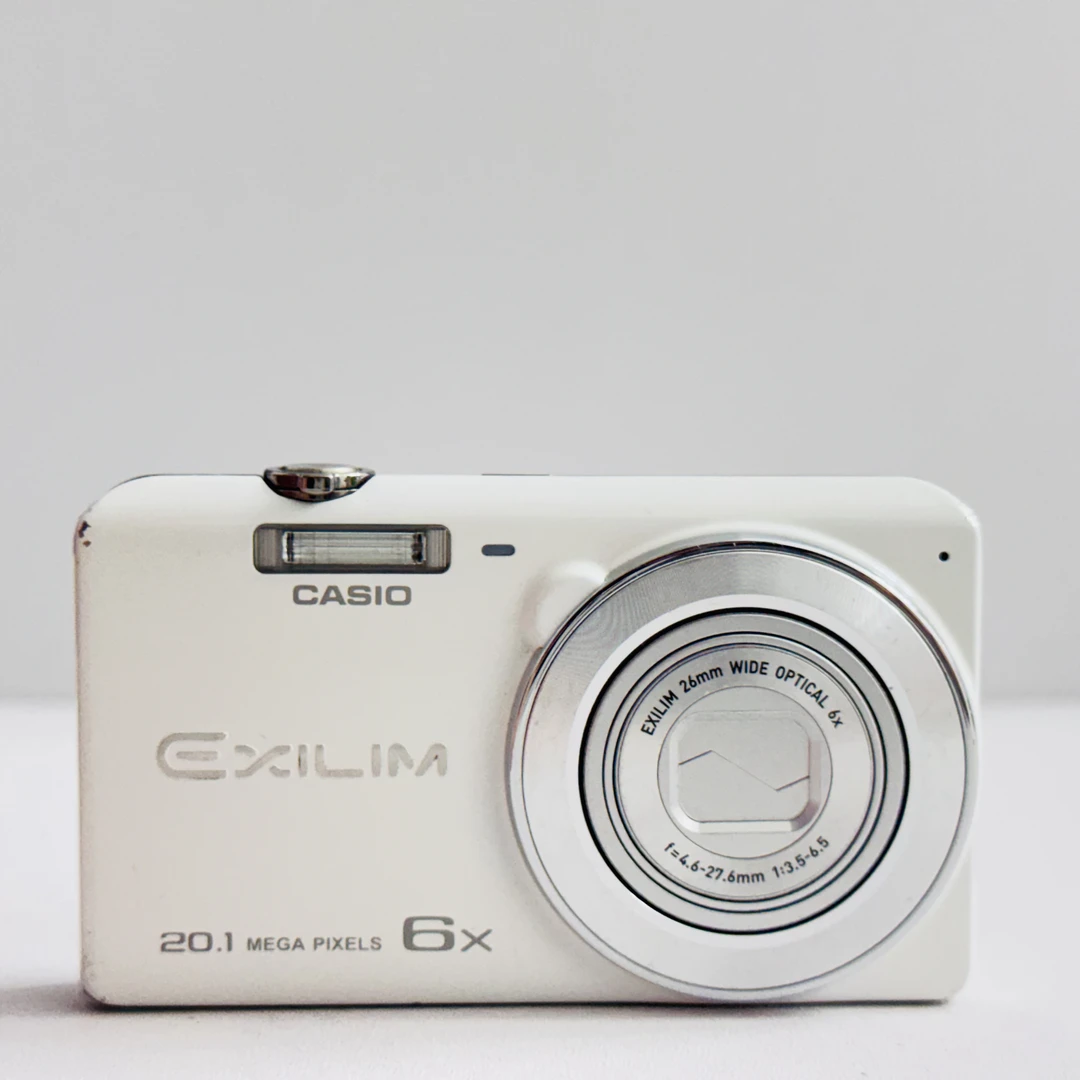 95新 Casio/卡西欧 zs30 2010w像素6倍变焦 冷白皮出片