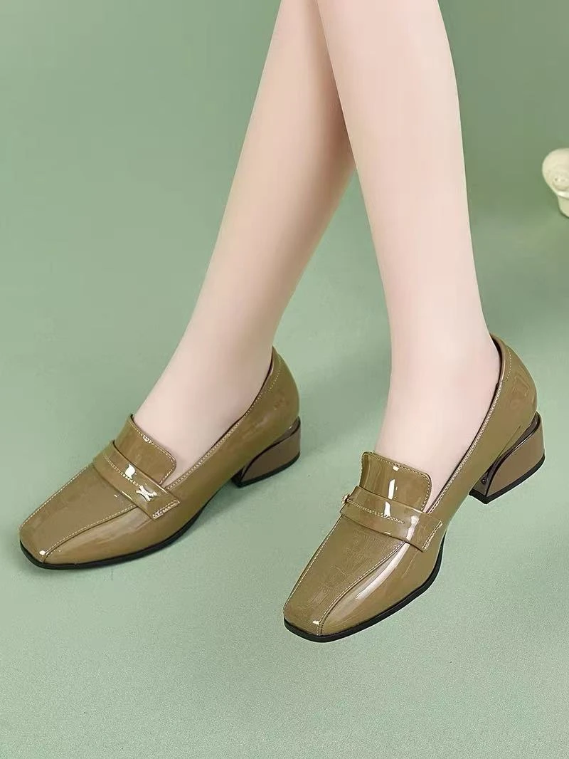 漆皮新款百搭方头女士春秋粗跟单鞋舒适英伦风小皮鞋秋季软牛皮鞋