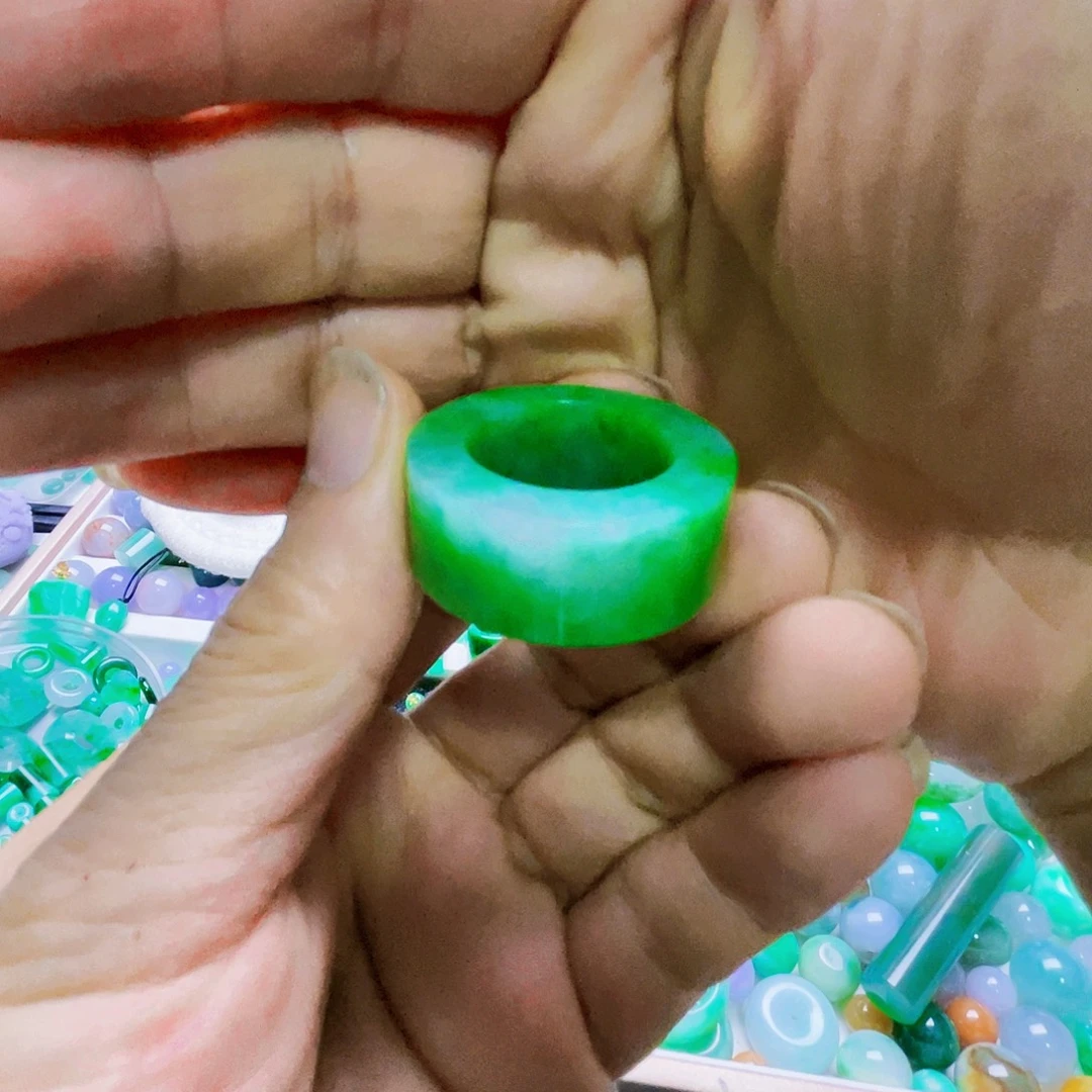 国***哥翡翠未镶嵌戒指天然缅甸翡翠A货