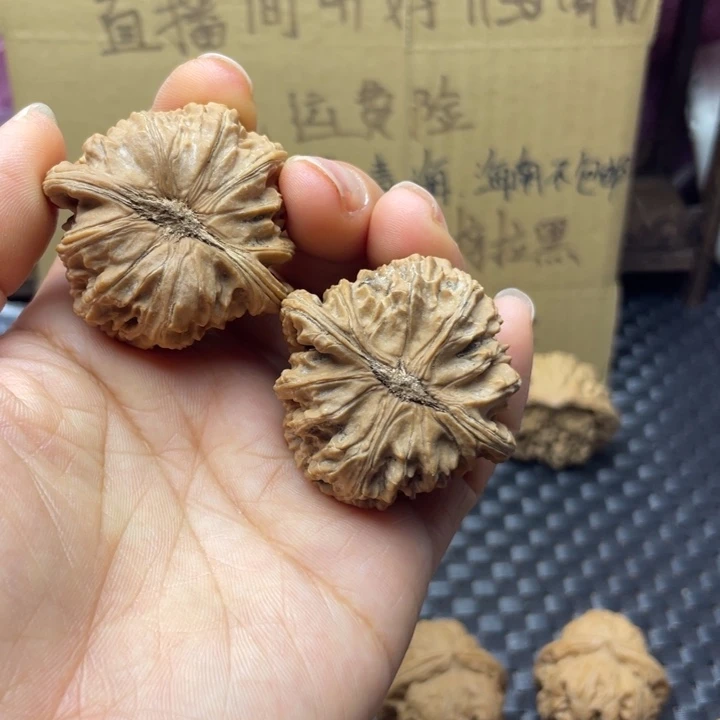 闲***风文玩核桃吊坠白狮子不退不换