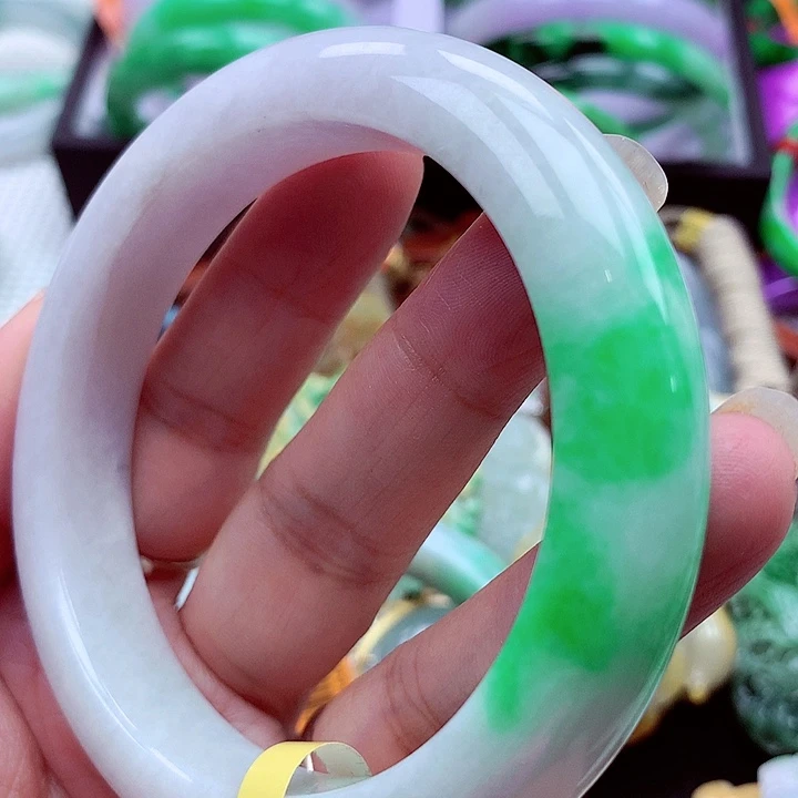 老***妈翡翠未镶嵌手镯翡翠