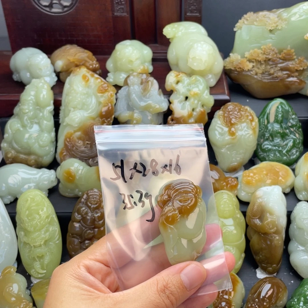 金****和田玉未镶嵌颈饰