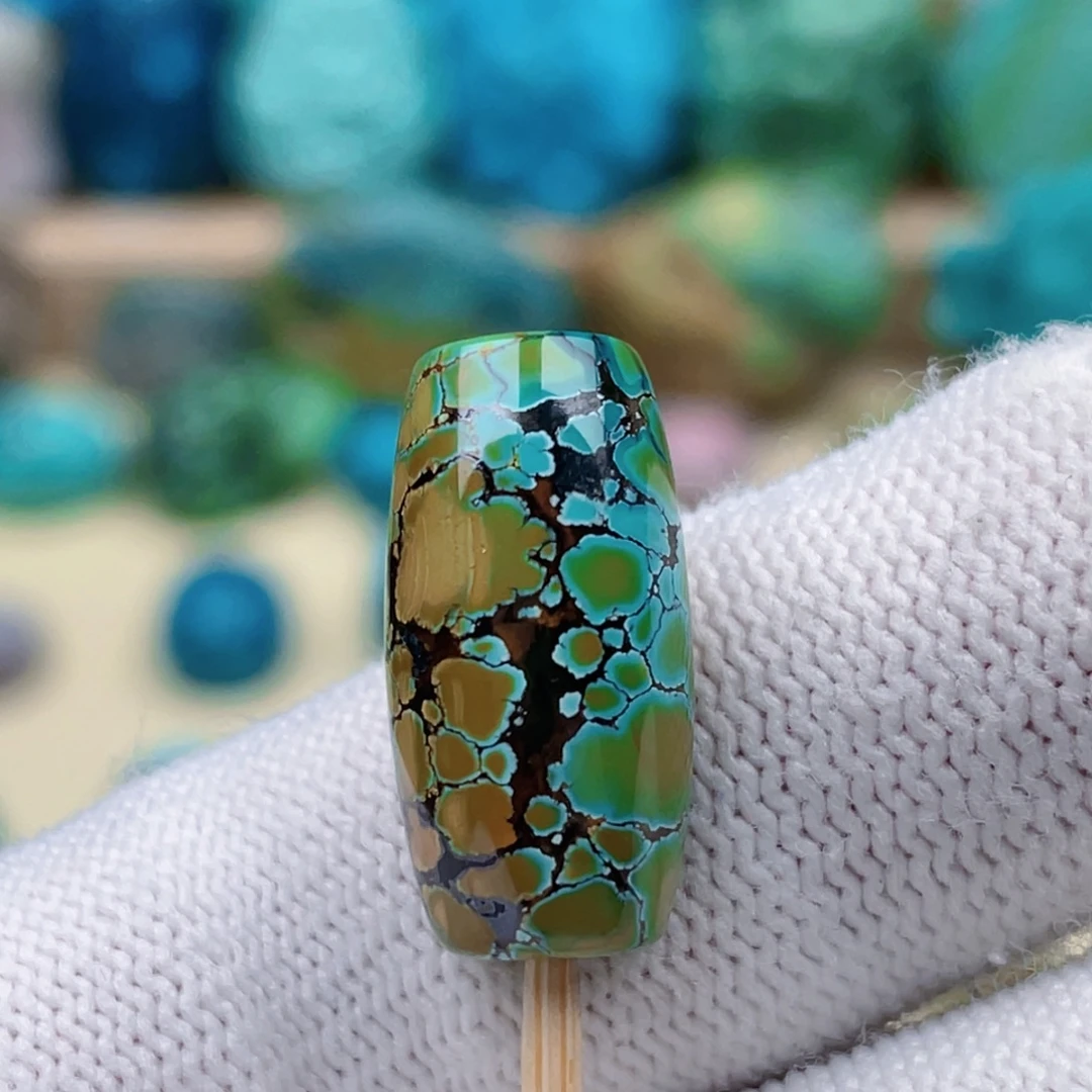 绿松石未镶嵌珠宝奇石