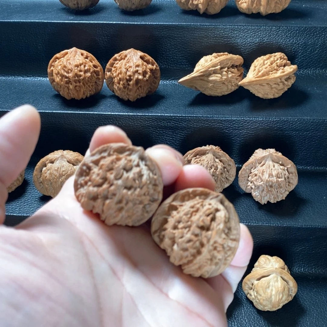 桃核把件野生原树血滴子38