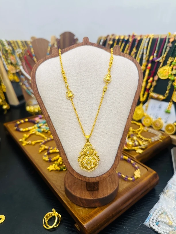 铜合金锆石项链 轻奢百搭四美高级感黄金色吊坠福禄复古项链