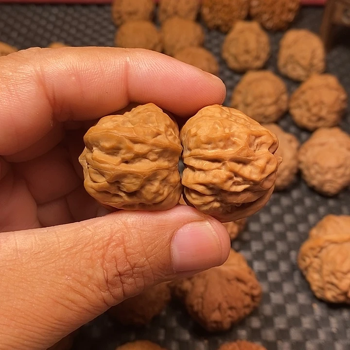 文玩核桃吊坠33尺，蛤蟆头