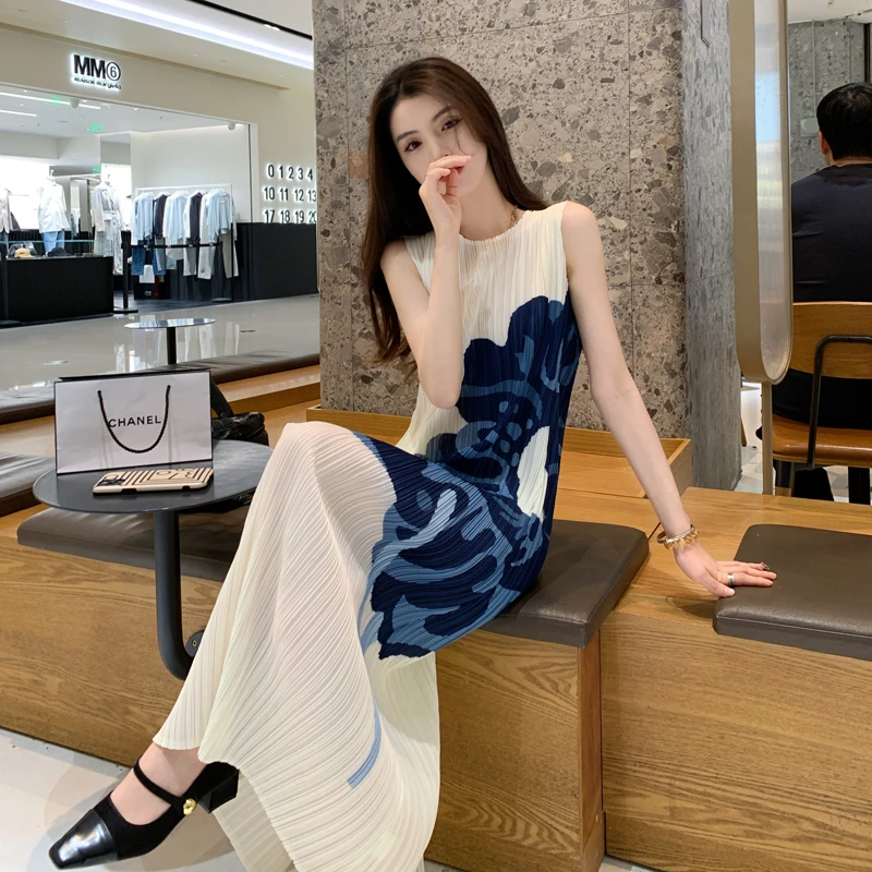 高级感气质连衣裙女夏季收腰显瘦法式无袖长款印花百褶弹簧裙子