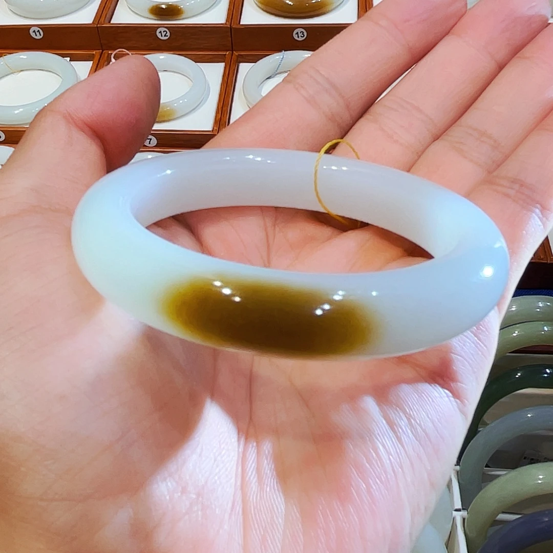 未镶嵌手镯和田玉且末一口咖糖55 56 57