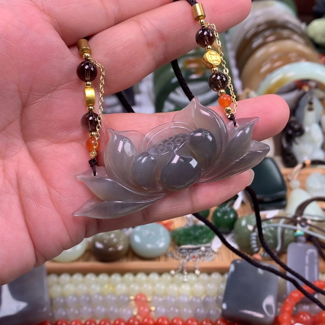 岫玉未镶嵌颈饰吊坠