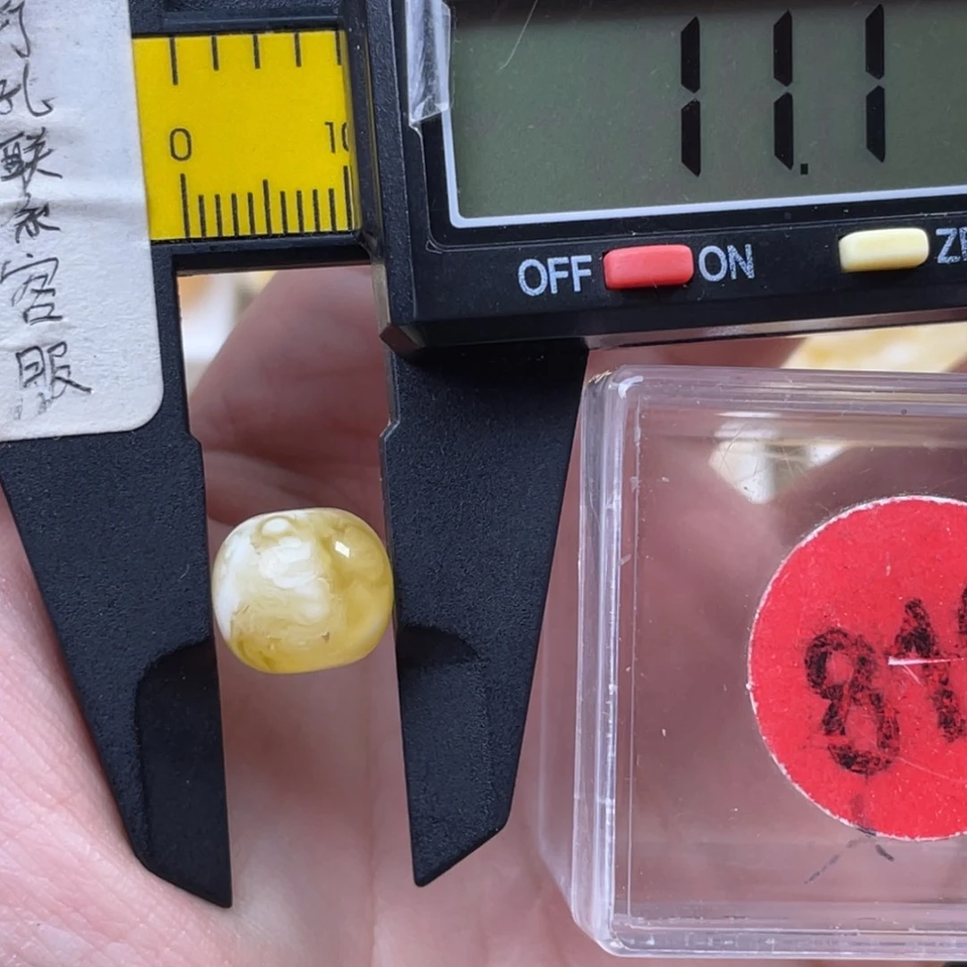 蜜蜡未镶嵌珠宝奇石