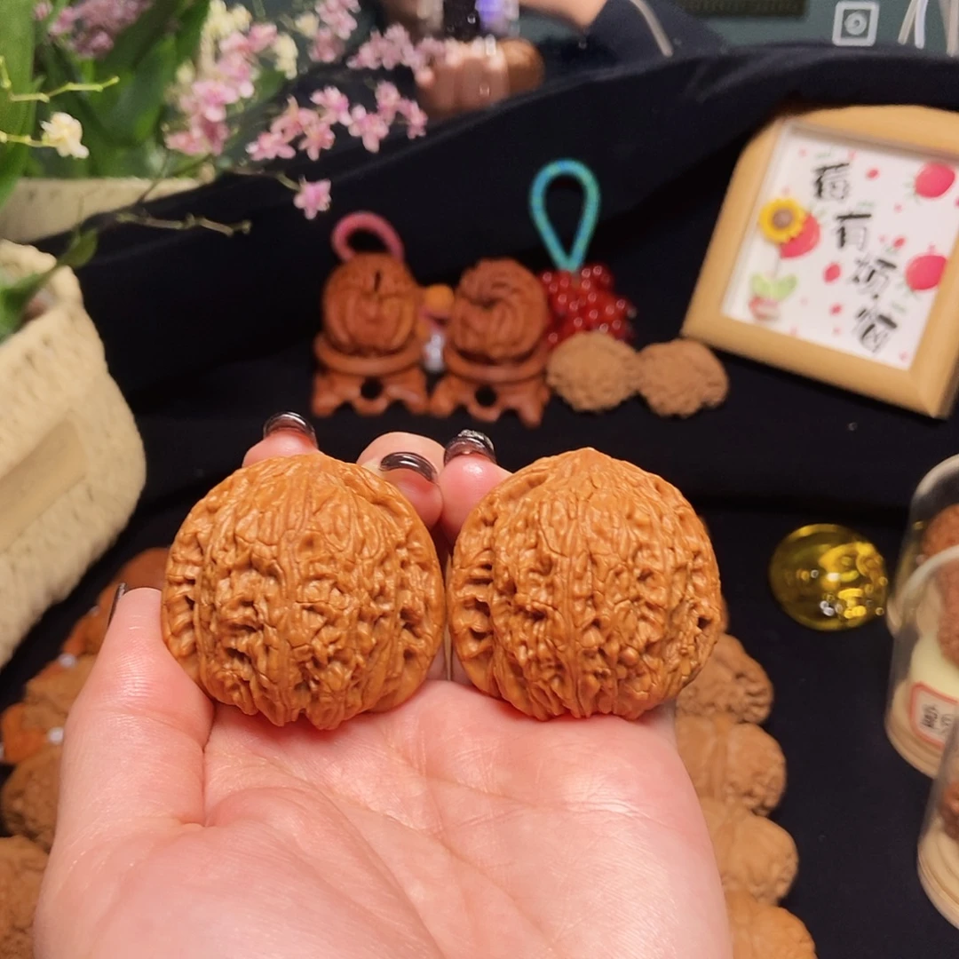 加***带文玩核桃吊坠44泥鳅背全品