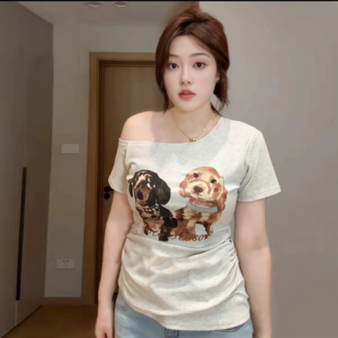 93%棉微胖mm美式少女印花小狗斜肩短袖T恤女修身显瘦不规则上衣