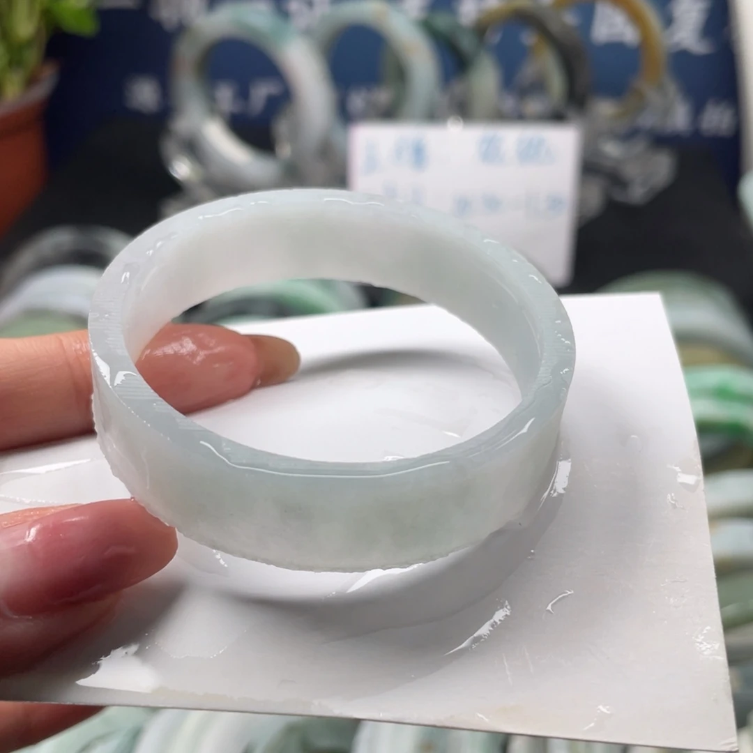 定制翡翠未镶嵌翡翠手镯