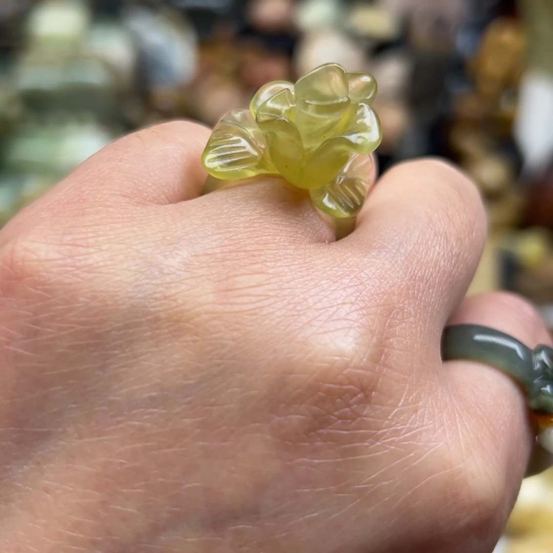 岫玉未镶嵌颈饰岫玉花戒指16.7