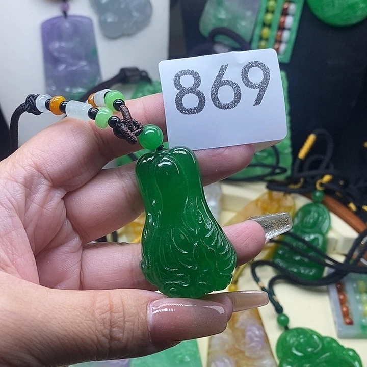 翡翠未镶嵌吊坠(赠链)
