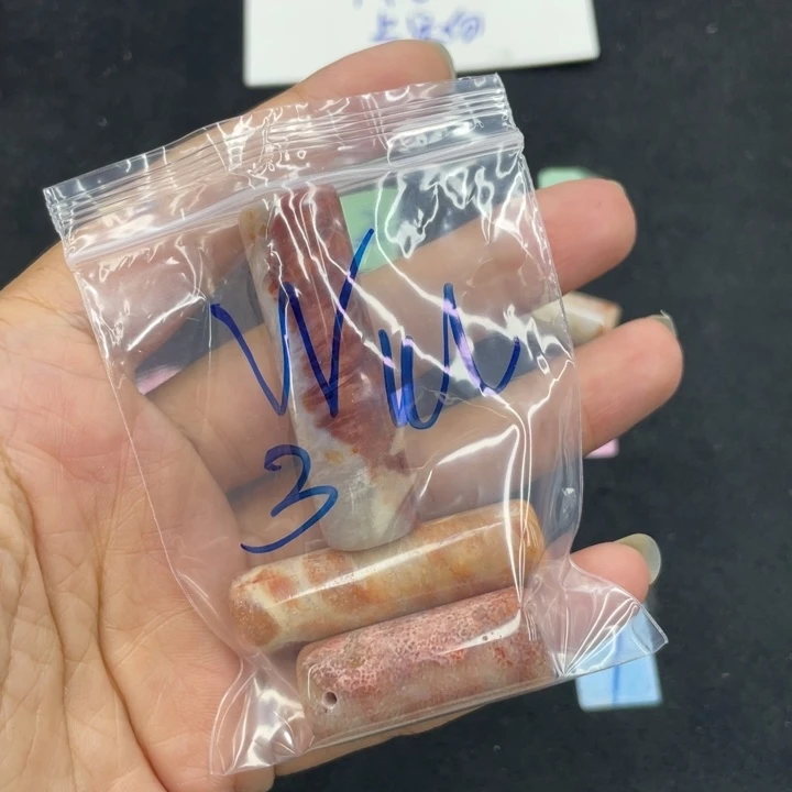 w***a硅化珊瑚（珊瑚玉）合金颈饰