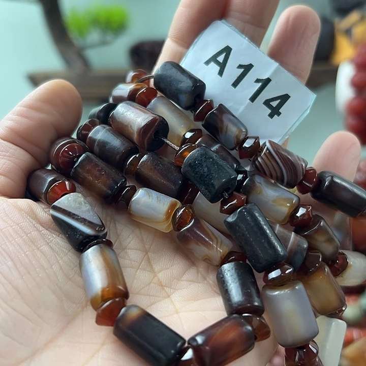蕾***赵玛瑙/玉髓合金颈饰
