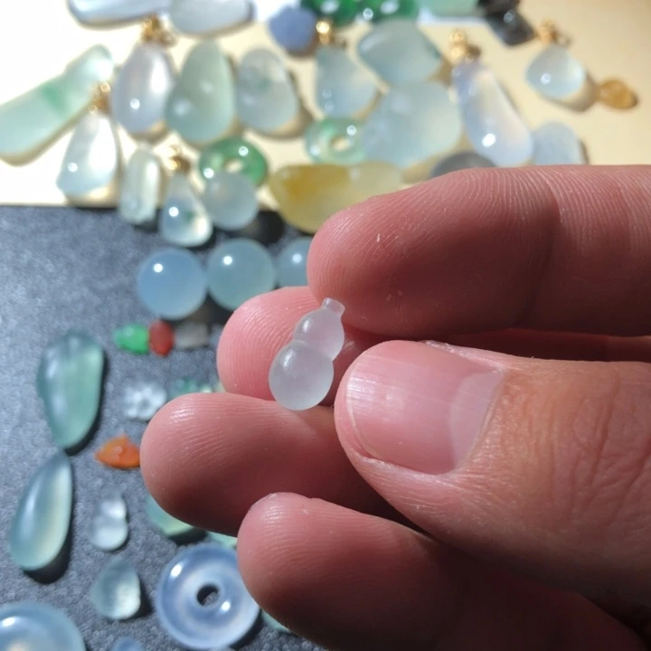 定制翡翠未镶嵌挂件