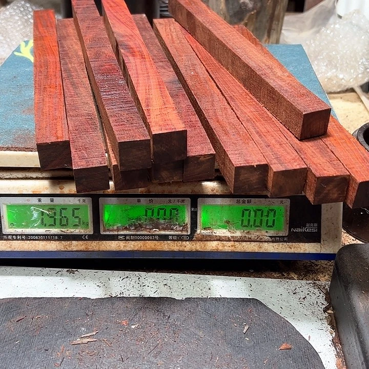 檀香紫檀（小叶紫檀）晒***鱼