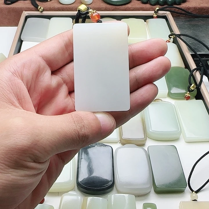 和田玉未镶嵌颈饰惜*