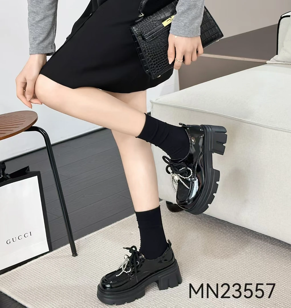 时尚发泡轻底透网乐福鞋