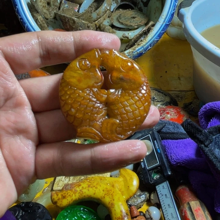颈饰未镶嵌和田玉（糖玉）