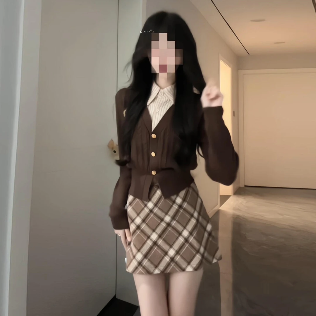 美拉德学院风咖色毛衣卡其色格纹半裙女秋冬2025新韩系穿搭一整套