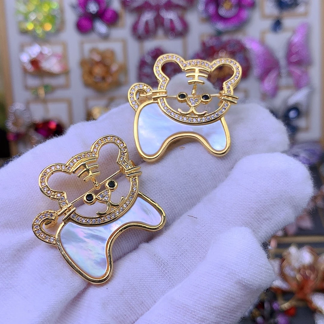 合成立方氧化锆铜胸针胸针2个