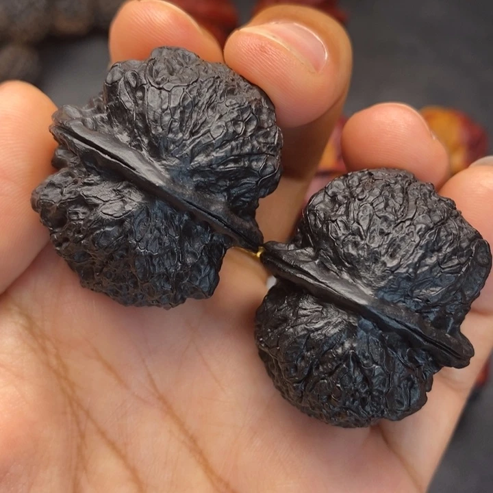 文玩核桃把件38尺饕餮金蟾