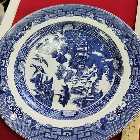 瓷片瓷片，各种摆件，均有瑕疵。沙锅！