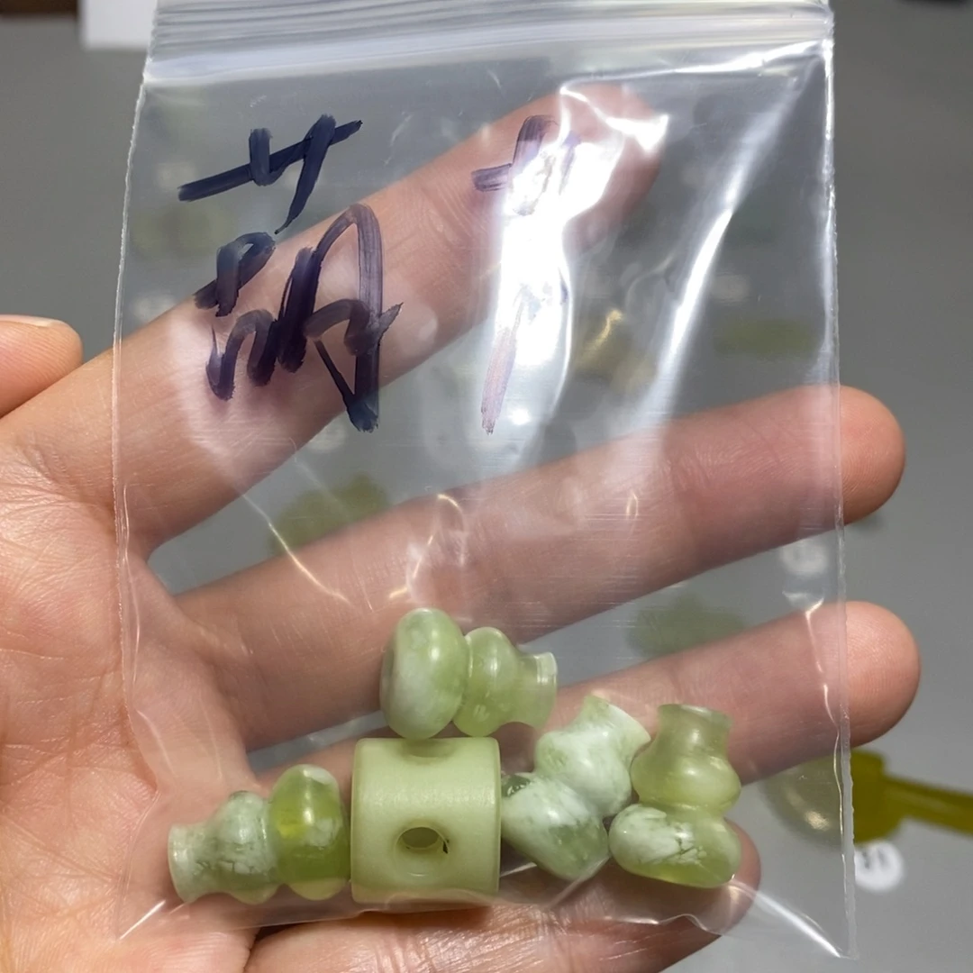 蛇纹石玉未镶嵌颈饰棠**芦