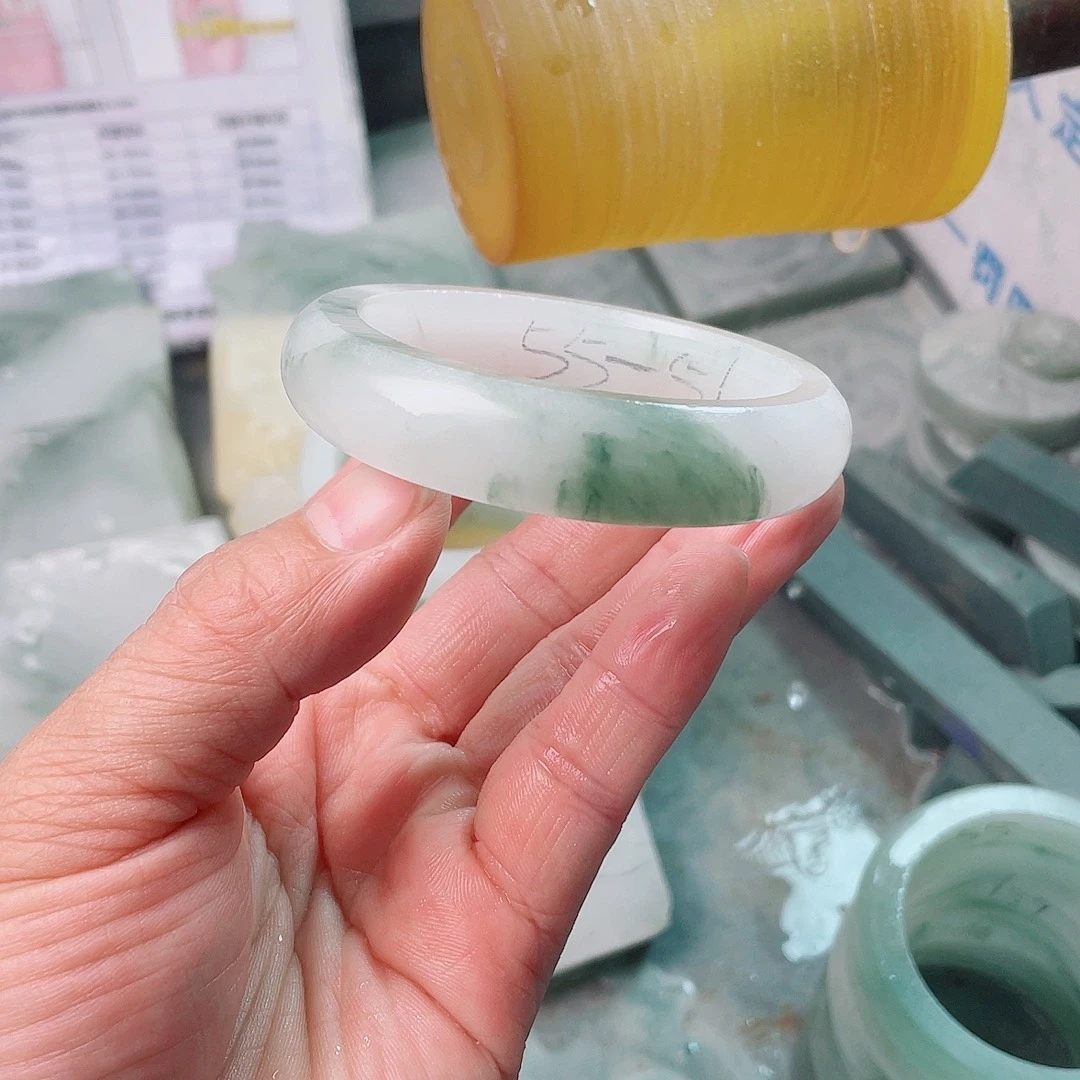 子***萱定制石英质玉（天山翠）