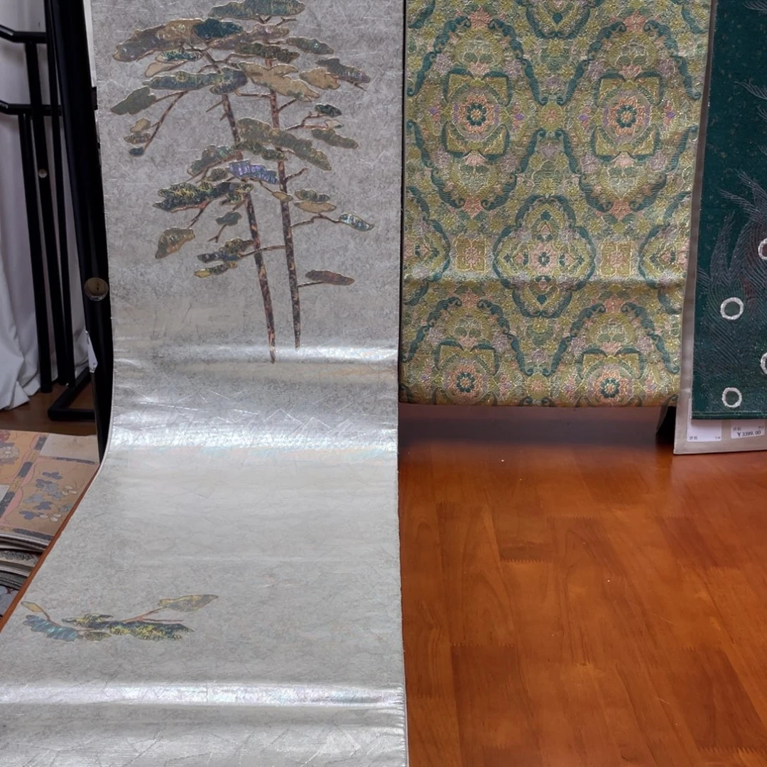 织绣四通云松螺钿