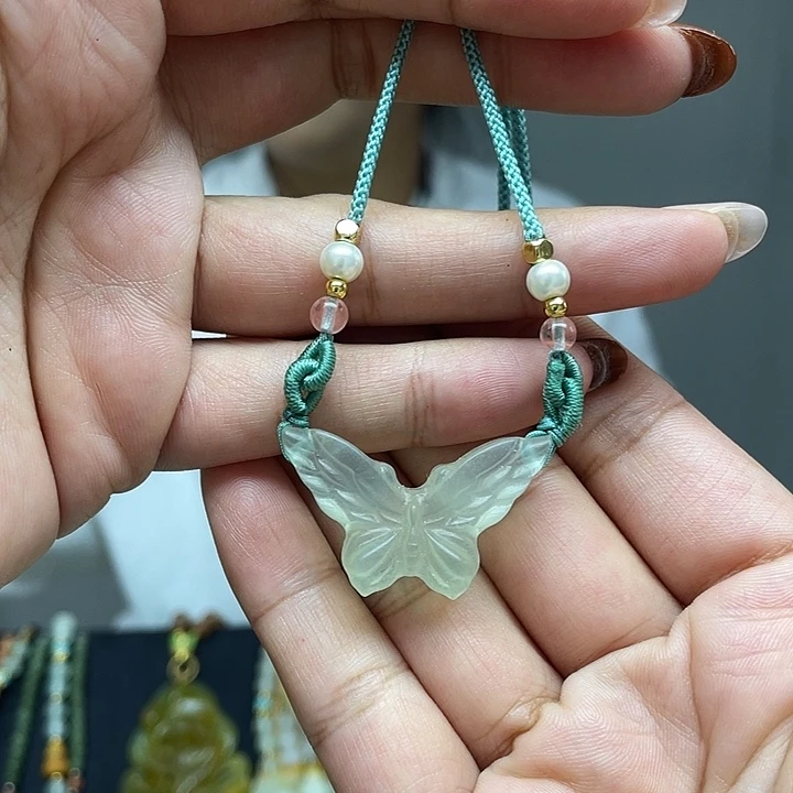 蛇纹石玉未镶嵌颈饰